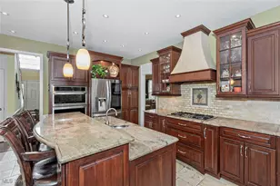 471 Troubadour Dr, Sagamore Hills, OH 44067 - Photo 12