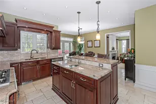 471 Troubadour Dr, Sagamore Hills, OH 44067 - Photo 10