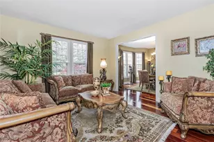 471 Troubadour Dr, Sagamore Hills, OH 44067 - Photo 6