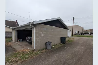 212 7th Street NW, New Philadelphia, OH 44663 - Photo 4