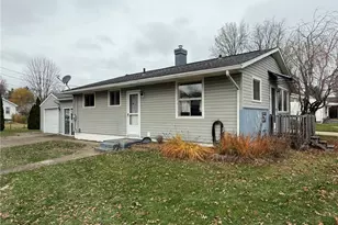 424 3rd St NE, New Philadelphia, OH 44663 - Photo 4