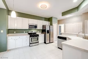 9861 Country Club Cir, Twinsburg, OH 44087 - Photo 8