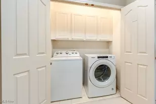 9861 Country Club Cir, Twinsburg, OH 44087 - Photo 12