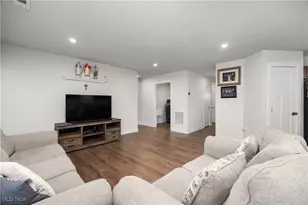 133 W Spring Dr, Elyria, OH 44035 - Photo 8