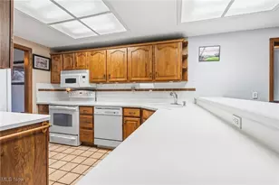 2111 Prestwick Dr, Uniontown, OH 44685 - Photo 18