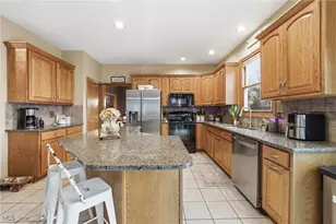 4212 Devonshire Ct, Akron, OH 44321 - Photo 18