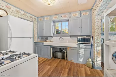 390 E College Street, Alliance, OH 44601 - Photo 2