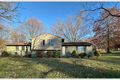 7606 Woodcrest Avenue NE, Canton, OH 44721 - Photo 2