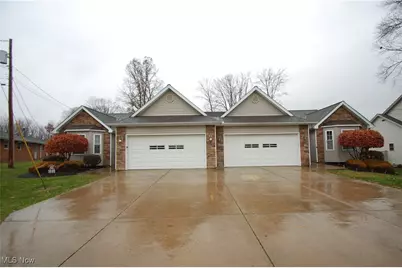 784 Elmwood Drive, Hubbard, OH 44425 - Photo 1