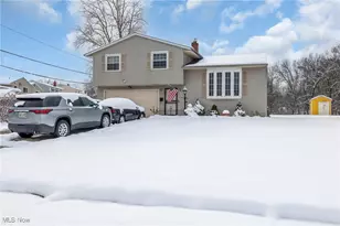 24910 Ridgeline Dr, Huber Heights, OH 44146 - Photo 1