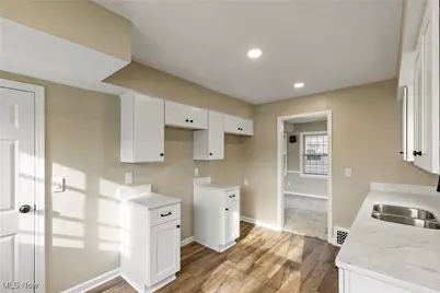 2577 Hawthorne Road, Cuyahoga Falls, OH 44221 - Photo 10