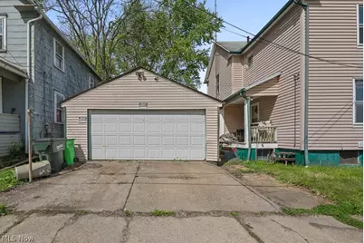 955 E Summit Street, Alliance, OH 44601 - Photo 2