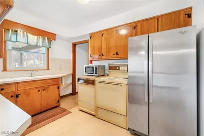 2592 Nadyne Drive, Youngstown, OH 44511 - Photo 10