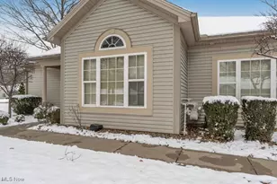 11 Hunters Woods Blvd, Canfield, OH 44406 - Photo 4