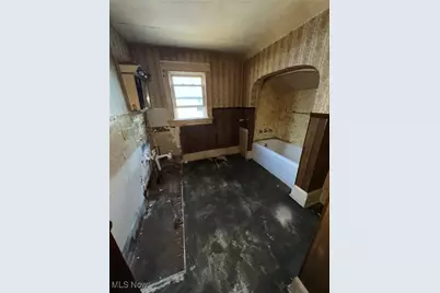 2137 12th Street SW, Akron, OH 44314 - Photo 8