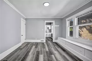 10112 Kinsman Rd, Loveland, OH 44104 - Photo 14