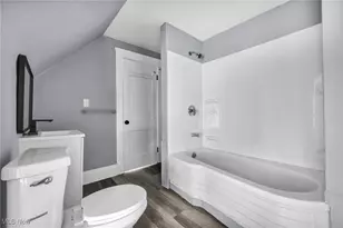 10112 Kinsman Rd, Loveland, OH 44104 - Photo 36