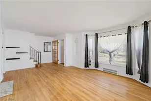 1911 Beverly Hills Dr, Euclid, OH 44117 - Photo 4