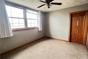 122 E 6th St, Uhrichsville, OH 44683 - Photo 12