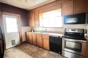 122 E 6th St, Uhrichsville, OH 44683 - Photo 10