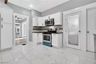 2202 E 100th St, Loveland, OH 44106 - Photo 4