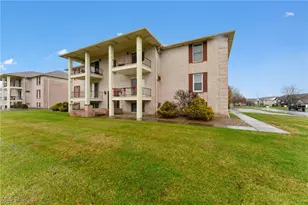 7357 Eisenhower Dr, Boardman, OH 44512 - Photo 2