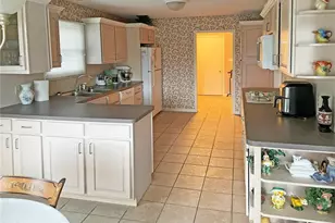 311 E 293rd St, Willowick, OH 44095 - Photo 8