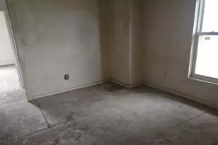 519 N Uhrich St, Uhrichsville, OH 44683 - Photo 8