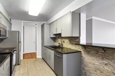 12700 Lake Avenue #806, Oakwood, OH 44107 - Photo 6