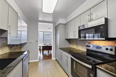 12700 Lake Avenue #806, Oakwood, OH 44107 - Photo 4