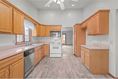 2186 Prestwick Drive, Uniontown, OH 44685 - Photo 10