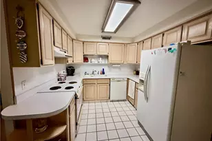 935 Canyon View Rd, Sagamore Hills, OH 44067 - Photo 12