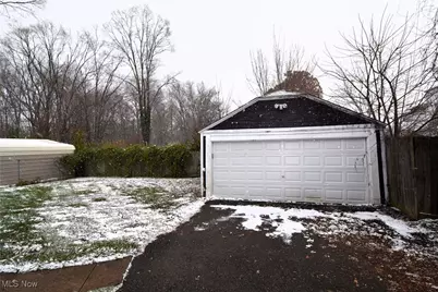 15 Vermont Avenue, Youngstown, OH 44512 - Photo 4