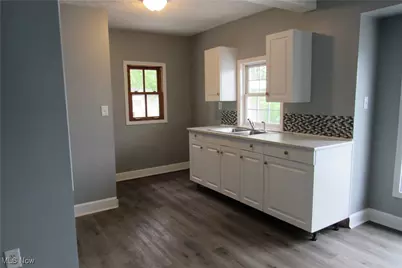 923 W 58th Street, Ashtabula, OH 44004 - Photo 6