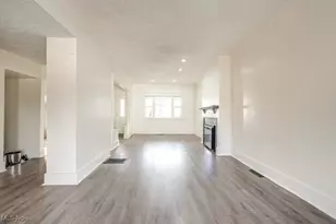 230 W 39th St, Lorain, OH 44052 - Photo 10