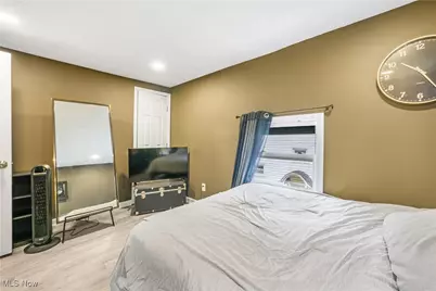 994 Moeller Avenue, Akron, OH 44307 - Photo 12