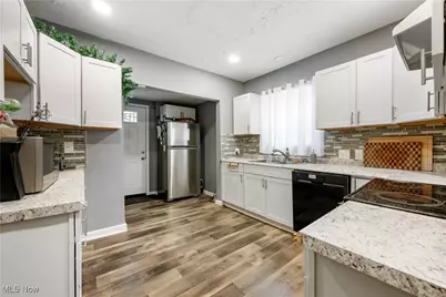 994 Moeller Avenue, Akron, OH 44307 - Photo 6