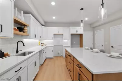 449 Harbor Lane, Lorain, OH 44052 - Photo 8