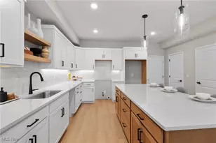 449 Harbor Ln, Lorain, OH 44052 - Photo 8