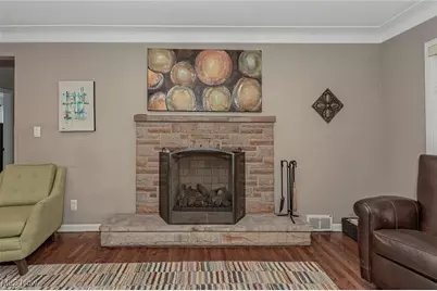 23910 Wimbledon Road, Huber Heights, OH 44122 - Photo 4