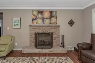 23910 Wimbledon Rd, Huber Heights, OH 44122 - Photo 4