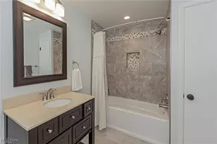 23910 Wimbledon Rd, Huber Heights, OH 44122 - Photo 30