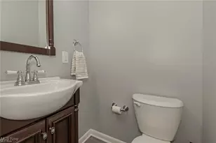 23910 Wimbledon Rd, Huber Heights, OH 44122 - Photo 20