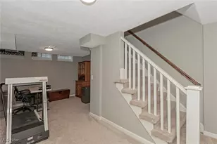 23910 Wimbledon Rd, Huber Heights, OH 44122 - Photo 32