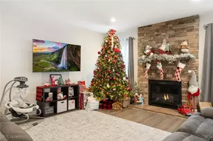 6170 James Dr, Lorain, OH 44053 - Photo 8