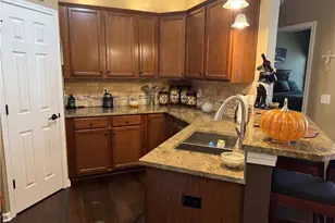 318 Lakewick Ln, Willowick, OH 44095 - Photo 8