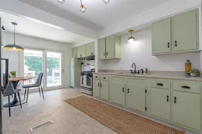 1638 Warrick Place NE, Canton, OH 44714 - Photo 8