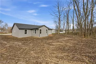 2630 Squirrel Hollow St NE, Canton, OH 44704 - Photo 4