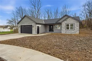 2630 Squirrel Hollow St NE, Canton, OH 44704 - Photo 2