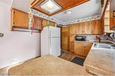 250 E Manor Avenue, Struthers, OH 44471 - Photo 14